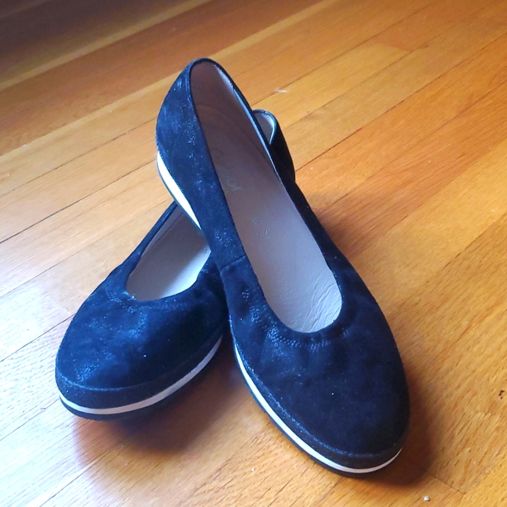 Huge Sale! Gabor black suede ballet flats. US size 10.